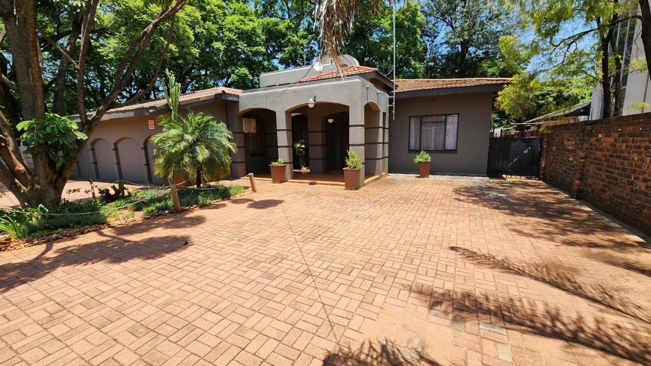 Отель Casa Feliz Мокопане Экстерьер фото